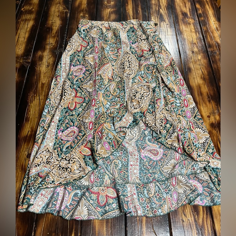 Multicolored maxi skirt.